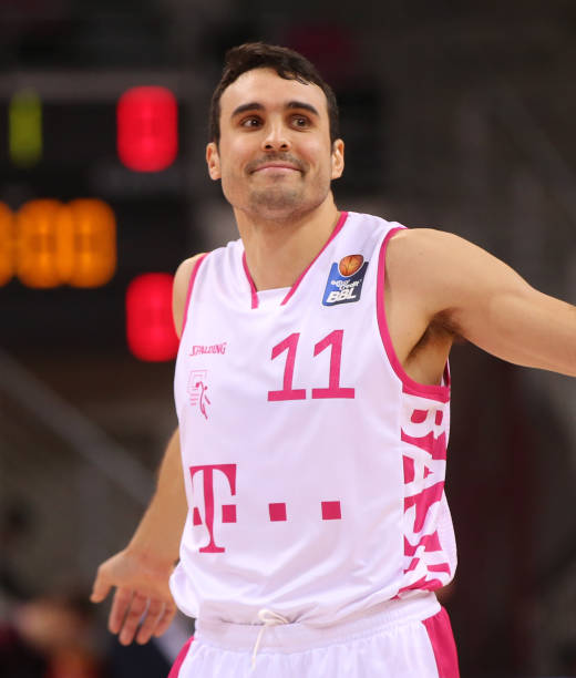 还要顾及他 还要顾及他